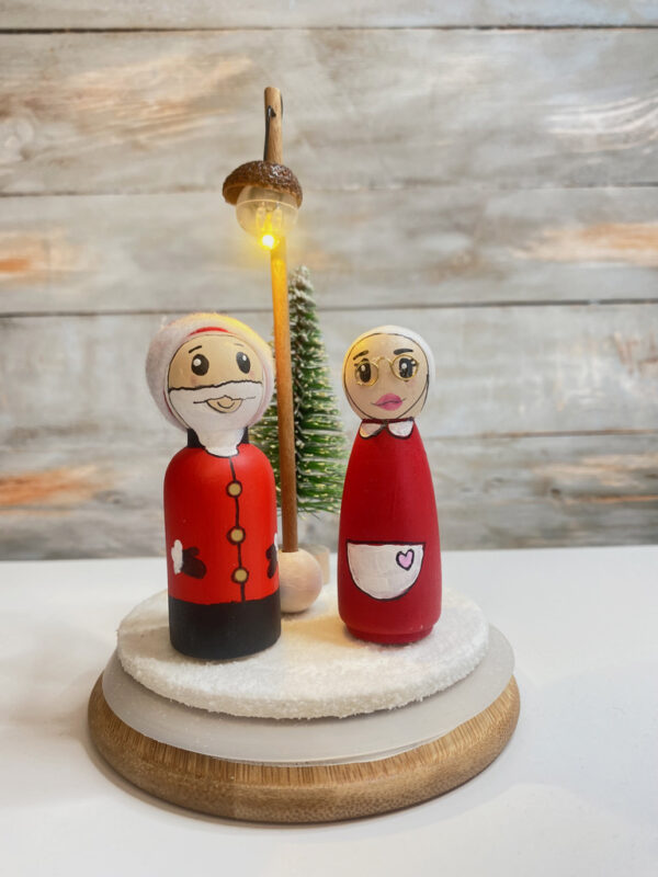 MR AND MRS CLAUS CLOCHE - Image 2